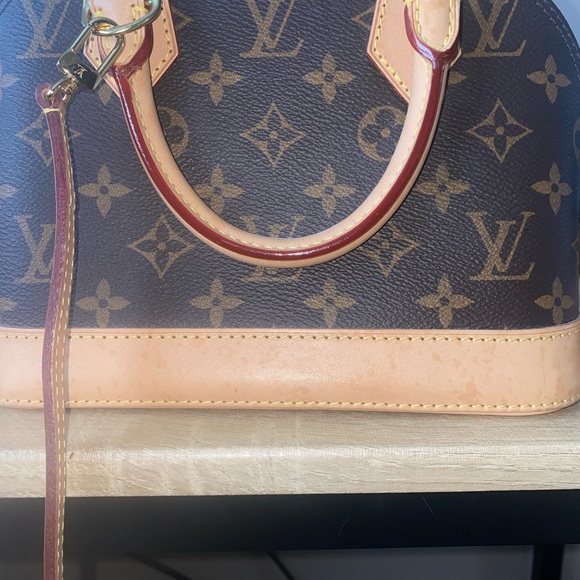 Louis Vuitton Alma BB bag - Picture 12 of 15
